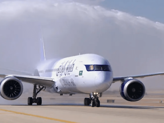 Riyadh Air effectue son premier vol en Boeing 787-9 et se dote d’un nouveau simulateur Dreamliner